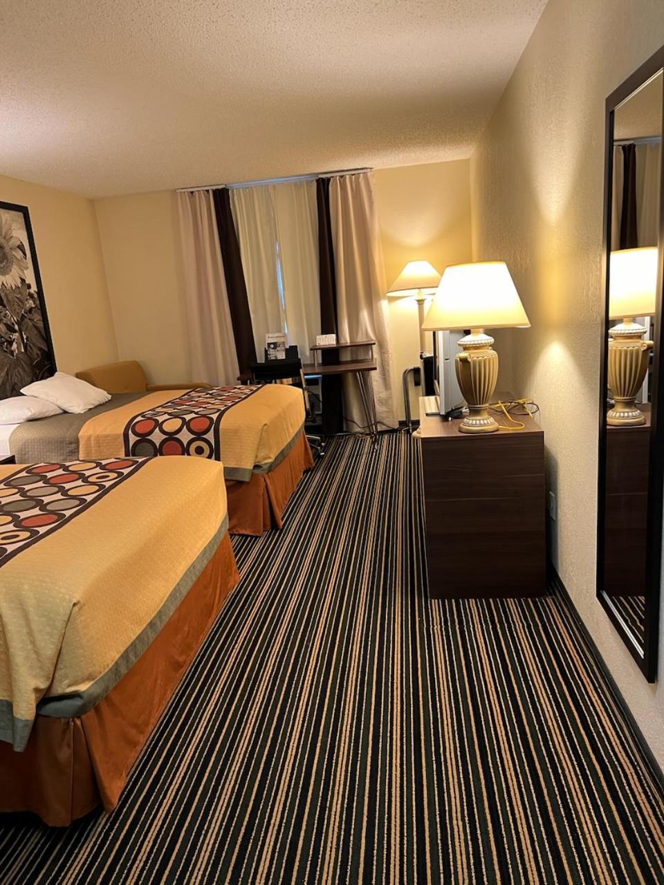 Super 8 By Wyndham דודג' סיטי מראה חיצוני תמונה